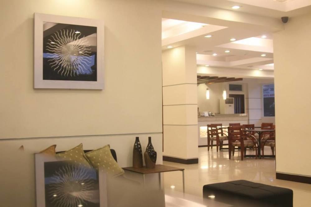 Negrense Suites Bacolod Exterior photo