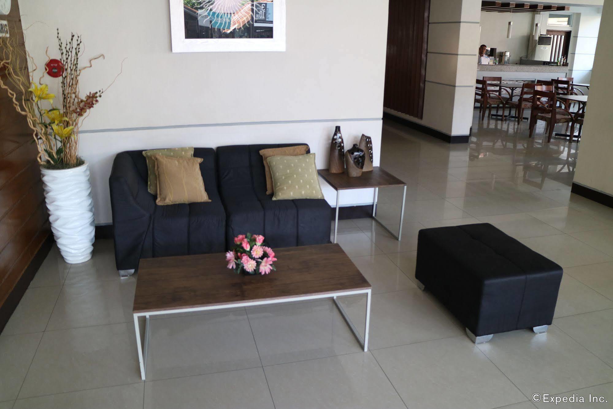 Negrense Suites Bacolod Exterior photo