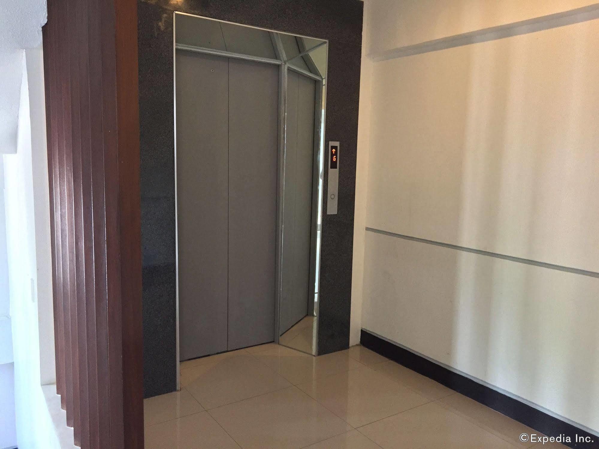 Negrense Suites Bacolod Exterior photo