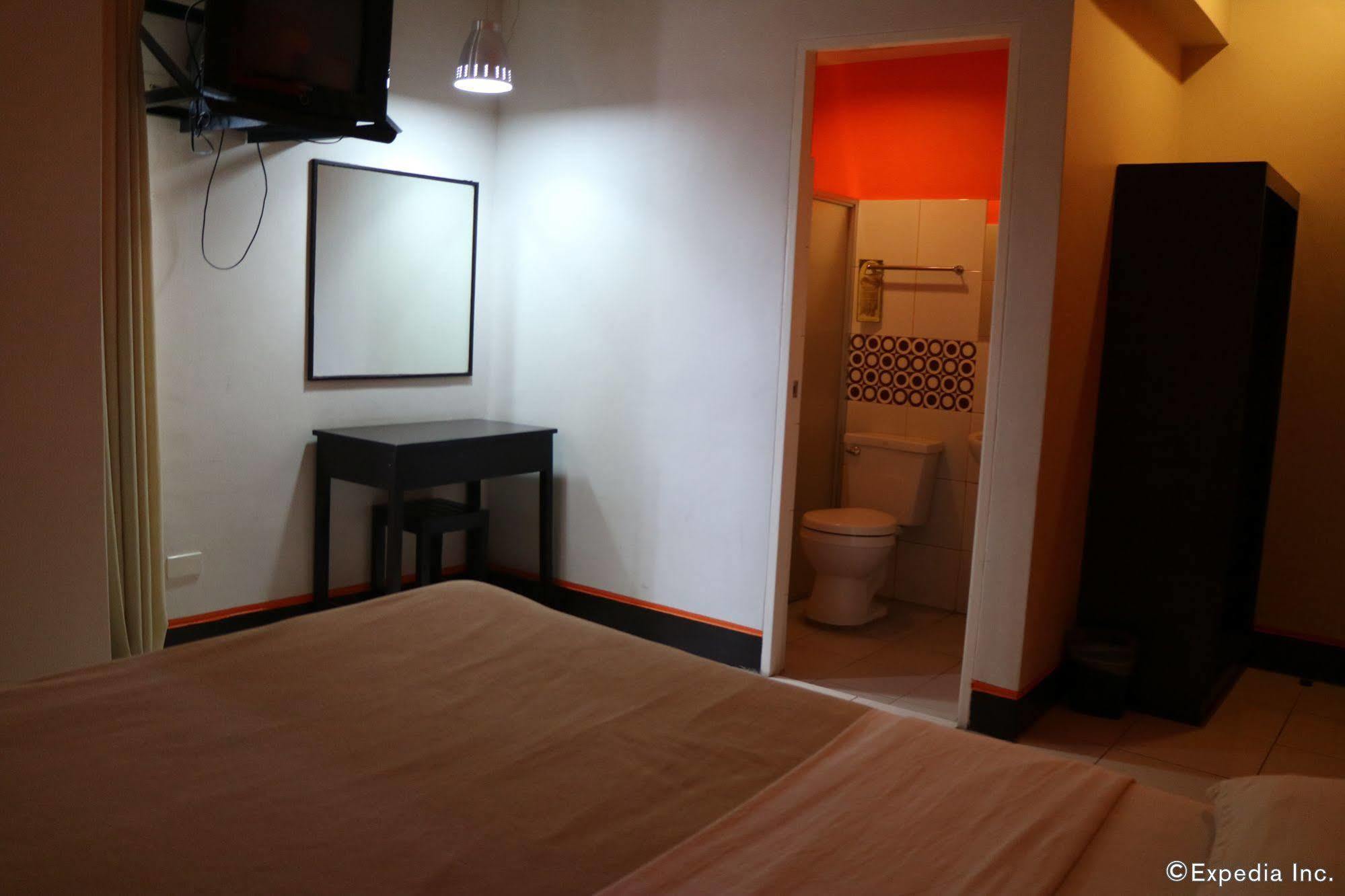 Negrense Suites Bacolod Exterior photo