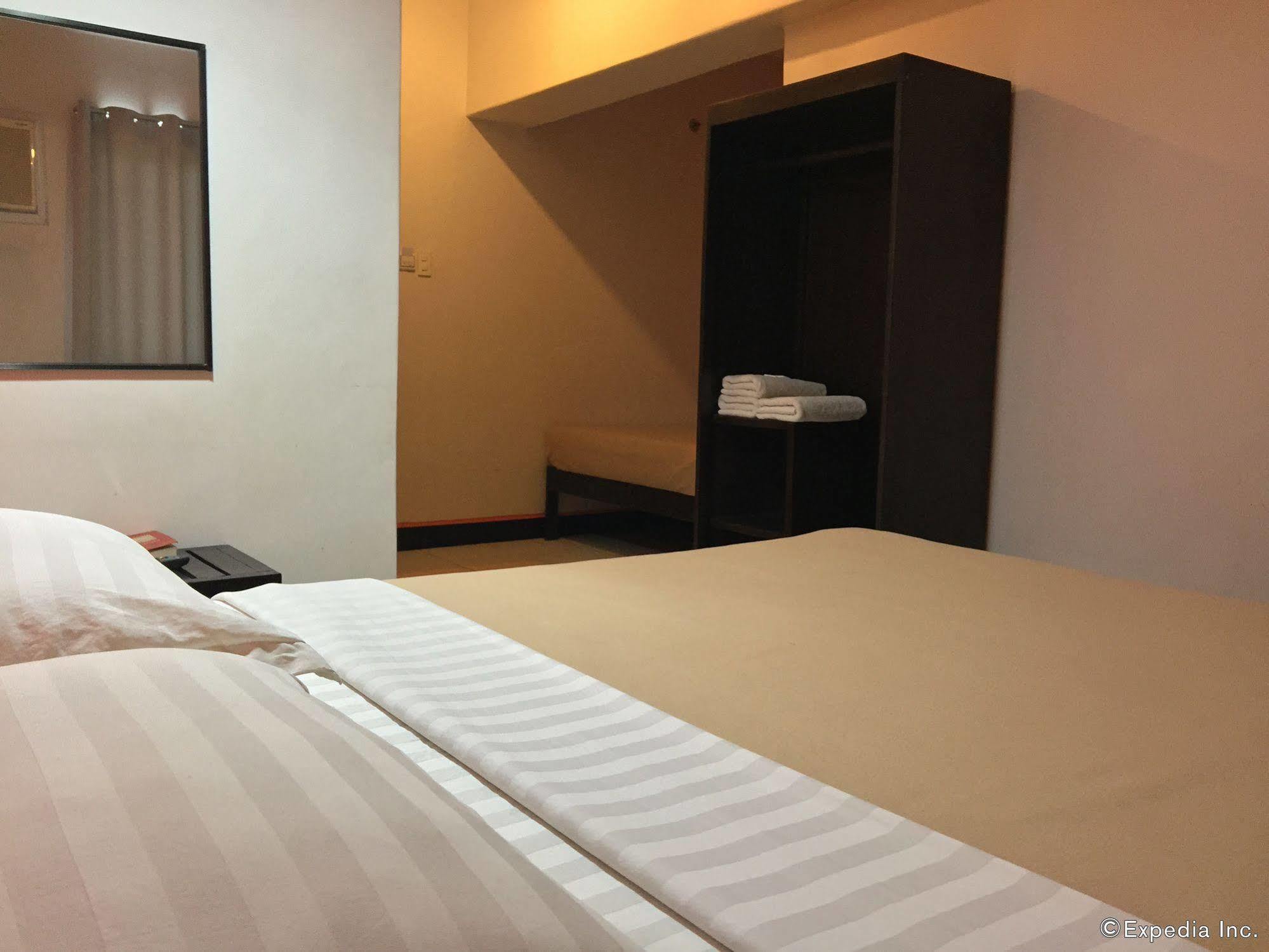 Negrense Suites Bacolod Exterior photo