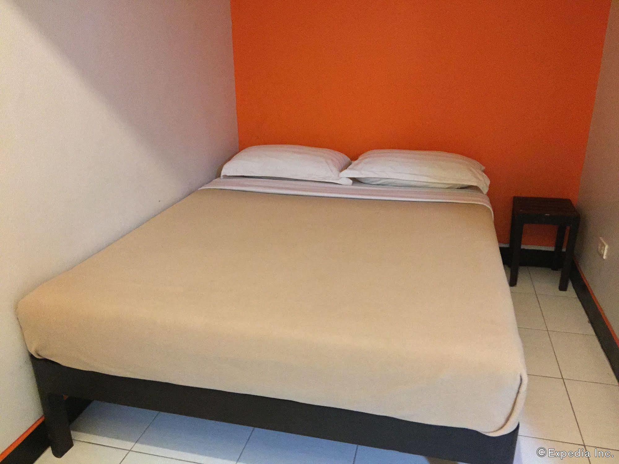 Negrense Suites Bacolod Exterior photo