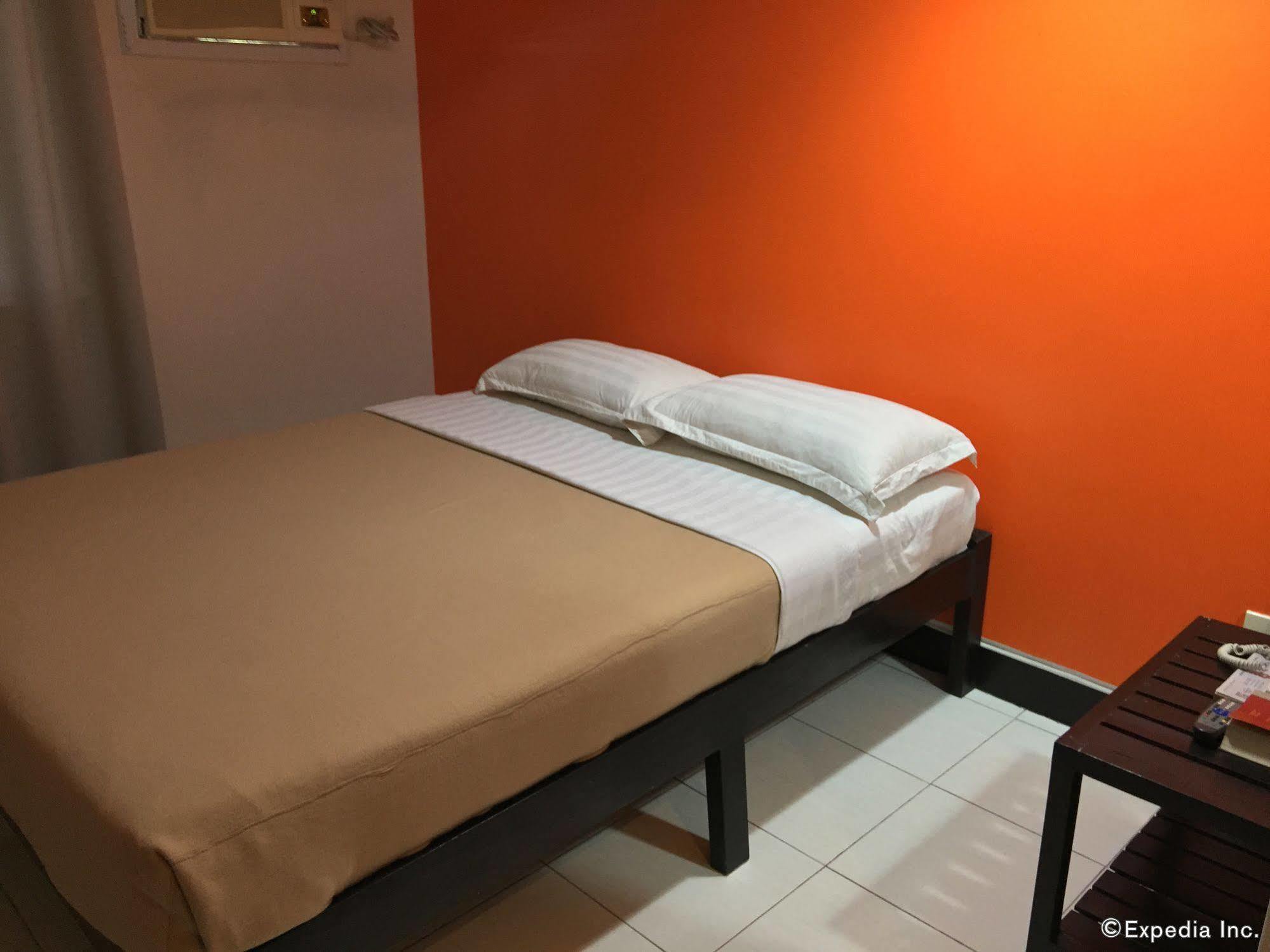 Negrense Suites Bacolod Exterior photo