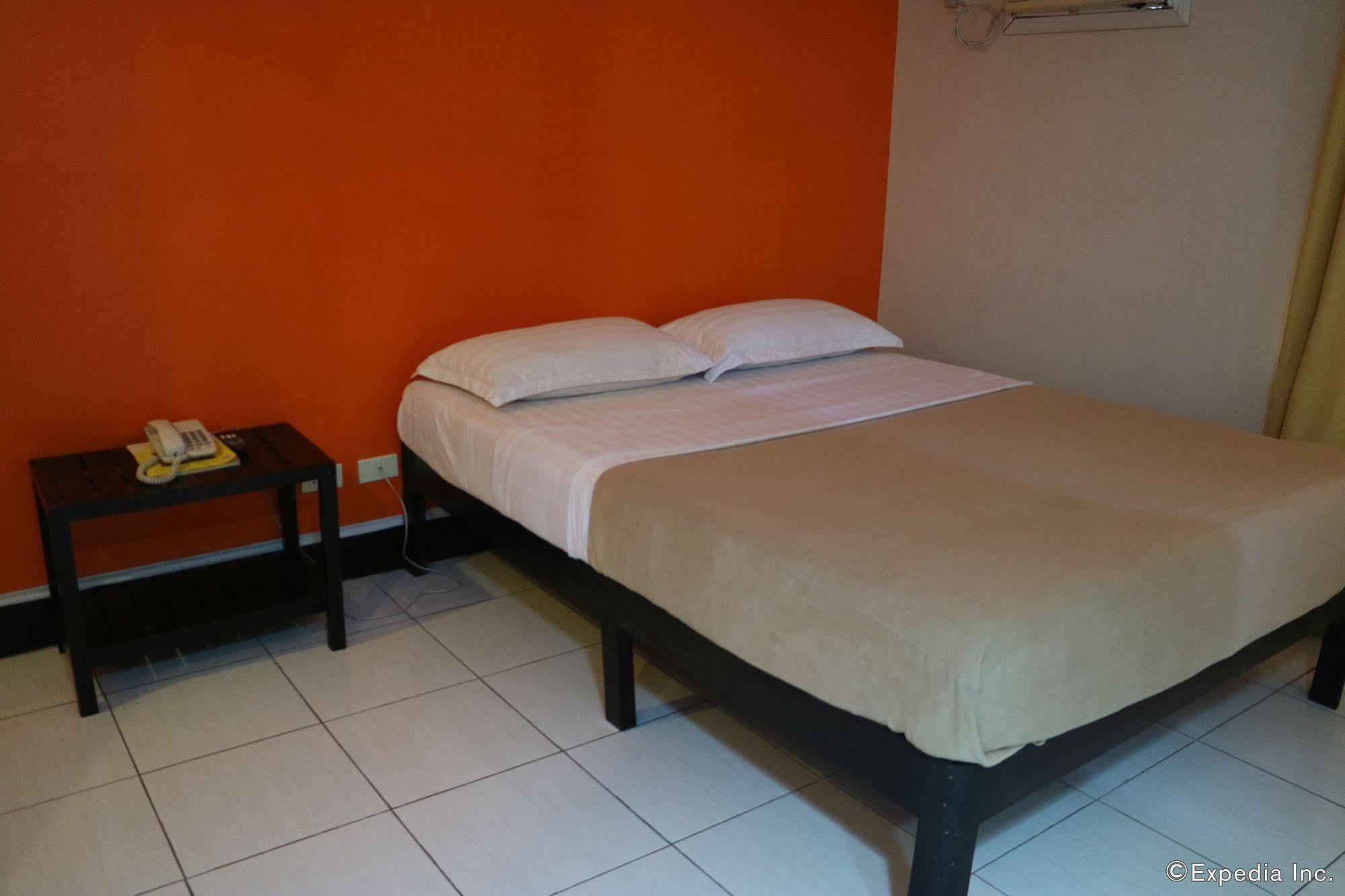 Negrense Suites Bacolod Exterior photo