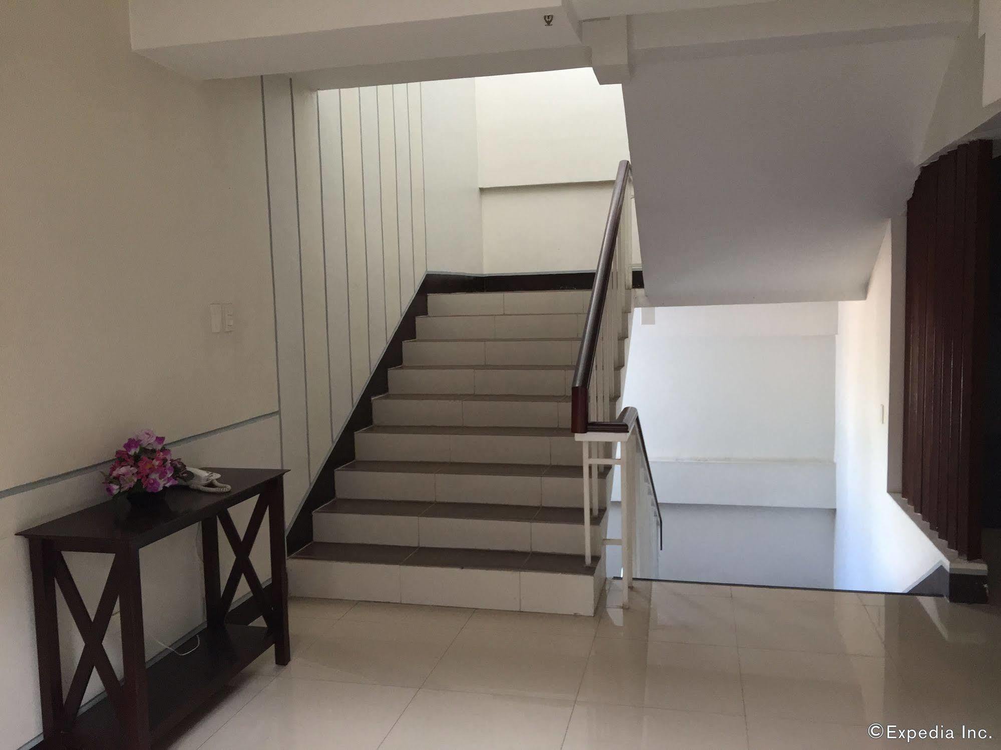 Negrense Suites Bacolod Exterior photo
