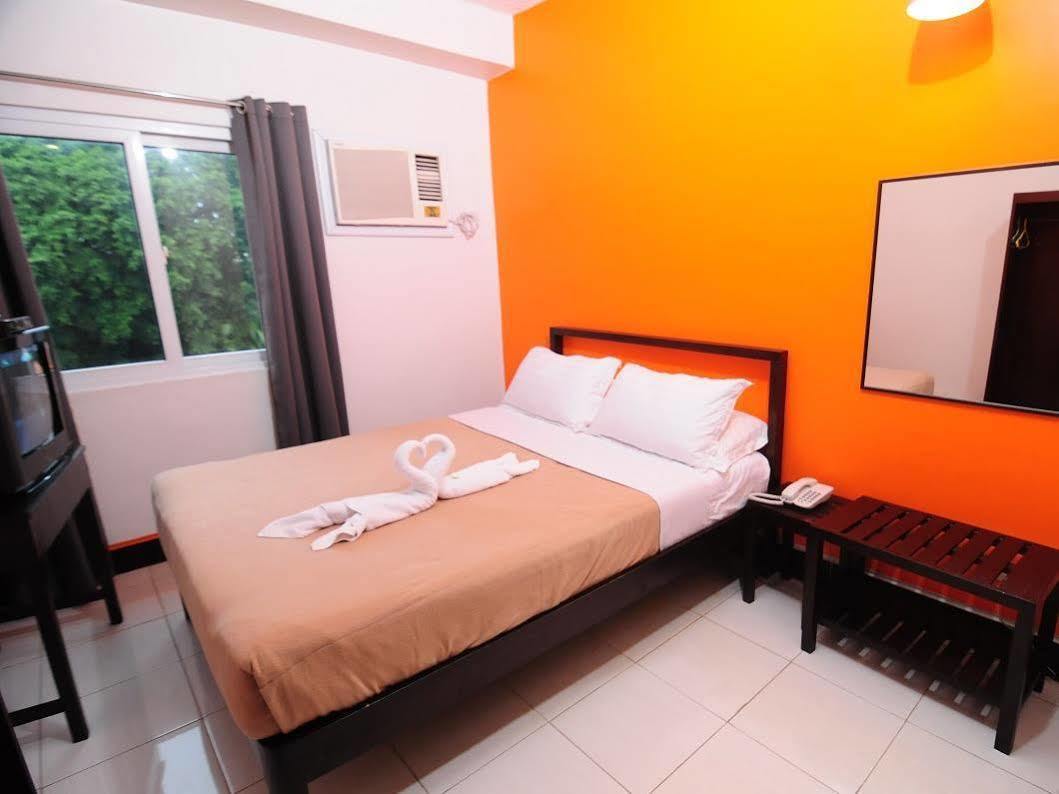 Negrense Suites Bacolod Exterior photo