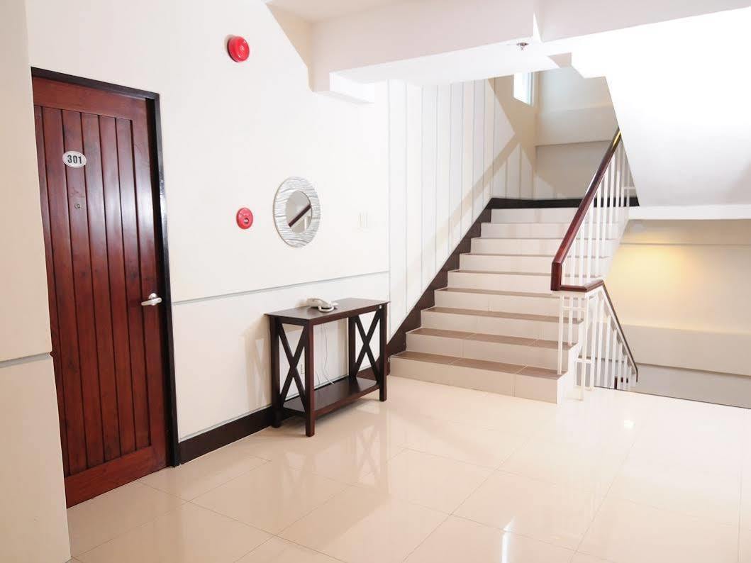 Negrense Suites Bacolod Exterior photo